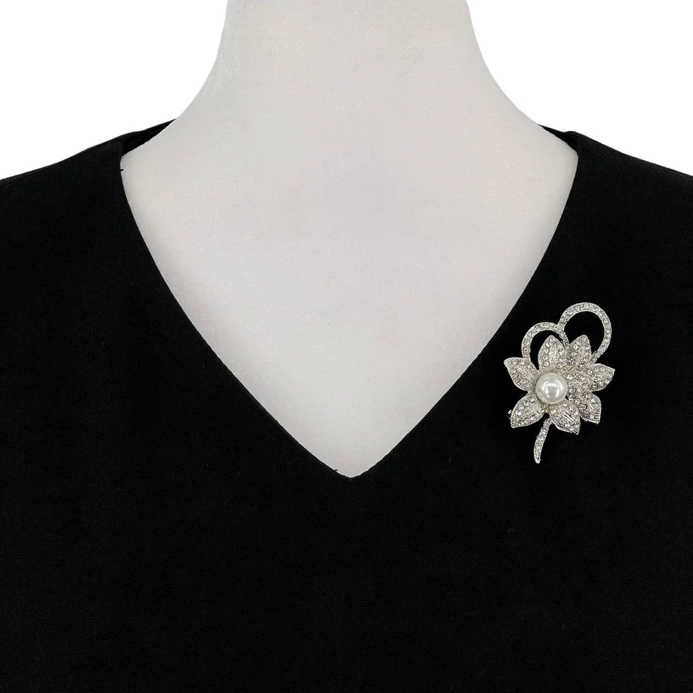 NWT Elegant Faux Pearl Brooch Luxury Embellished Fashion Flower Pin - Picture 2 of 8